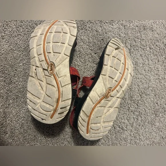 Women’s size 8 chacos - Picture 2 of 2